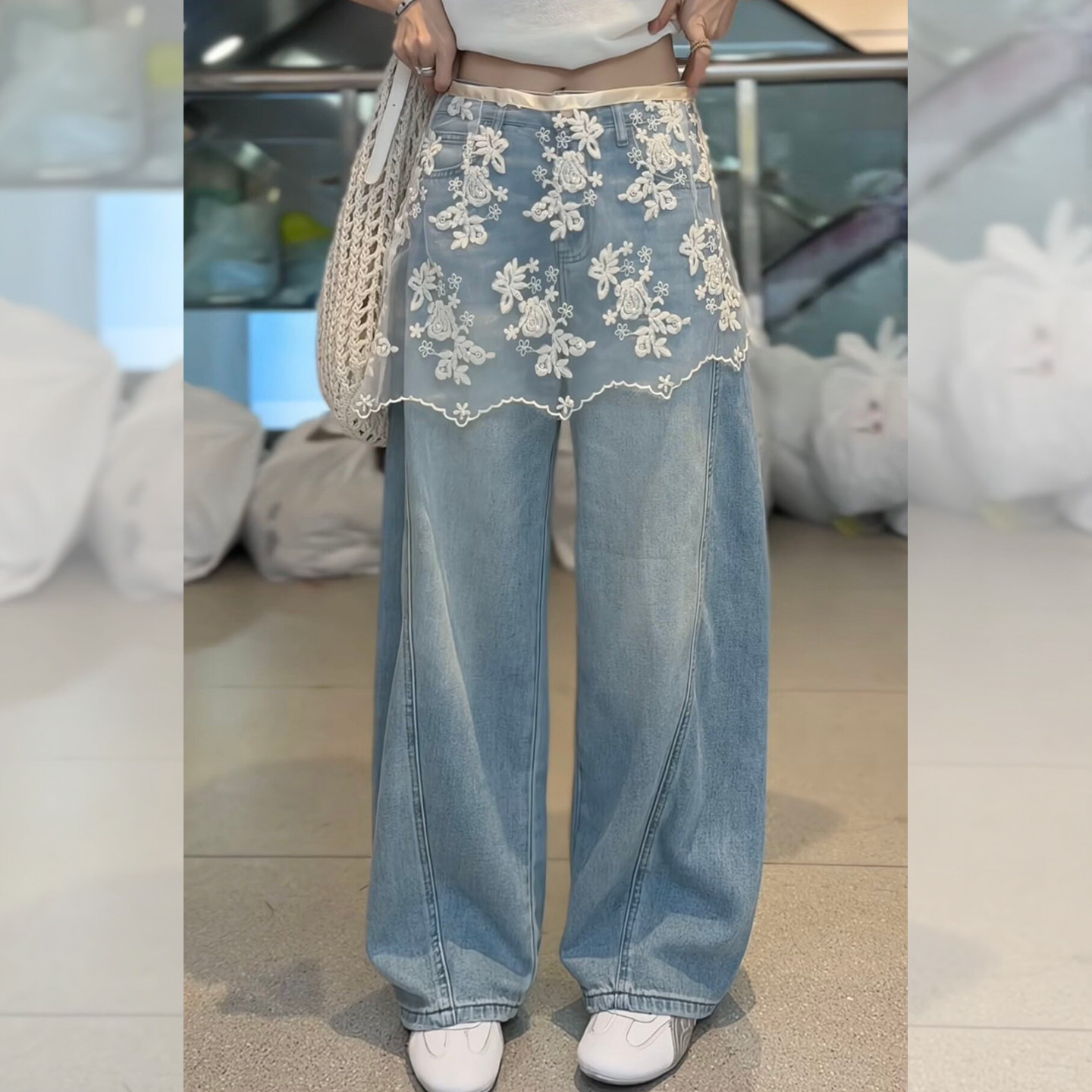蕾丝屁帘拼接遮胯弯刀牛仔裤女图片