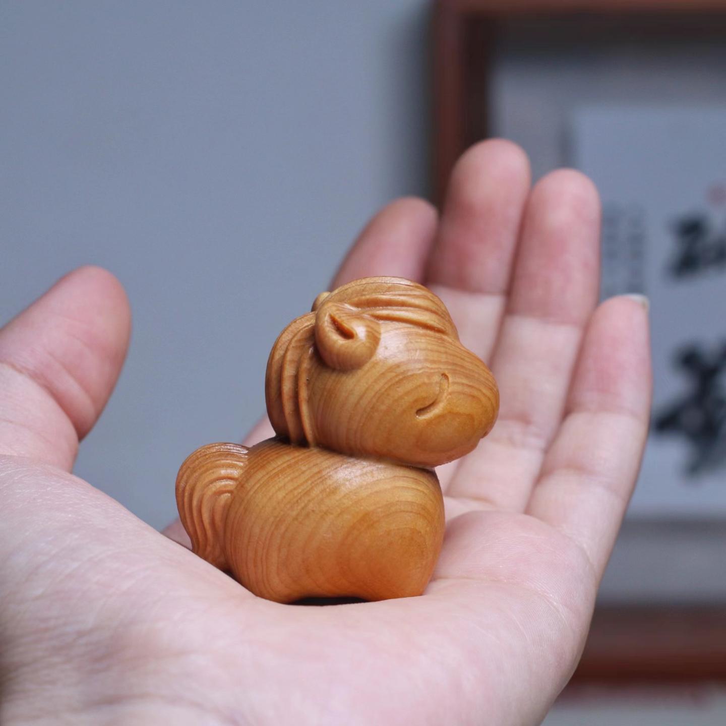 天然崖柏木雕小胖马手把件木制图片