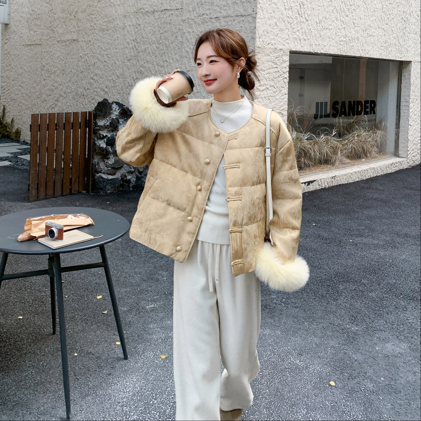 2025冬季新中式毛毛袖口短外套女冬季千金感圆领纽扣羽绒服外套,女装短外套,慧峰