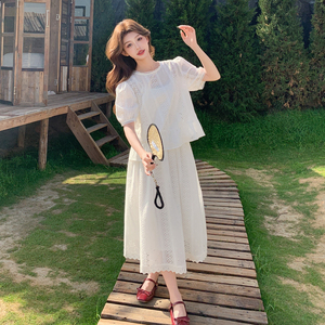 白色镂空轻薄上衣套装女2025夏季新款高腰半身裙白月光约会两件套图片