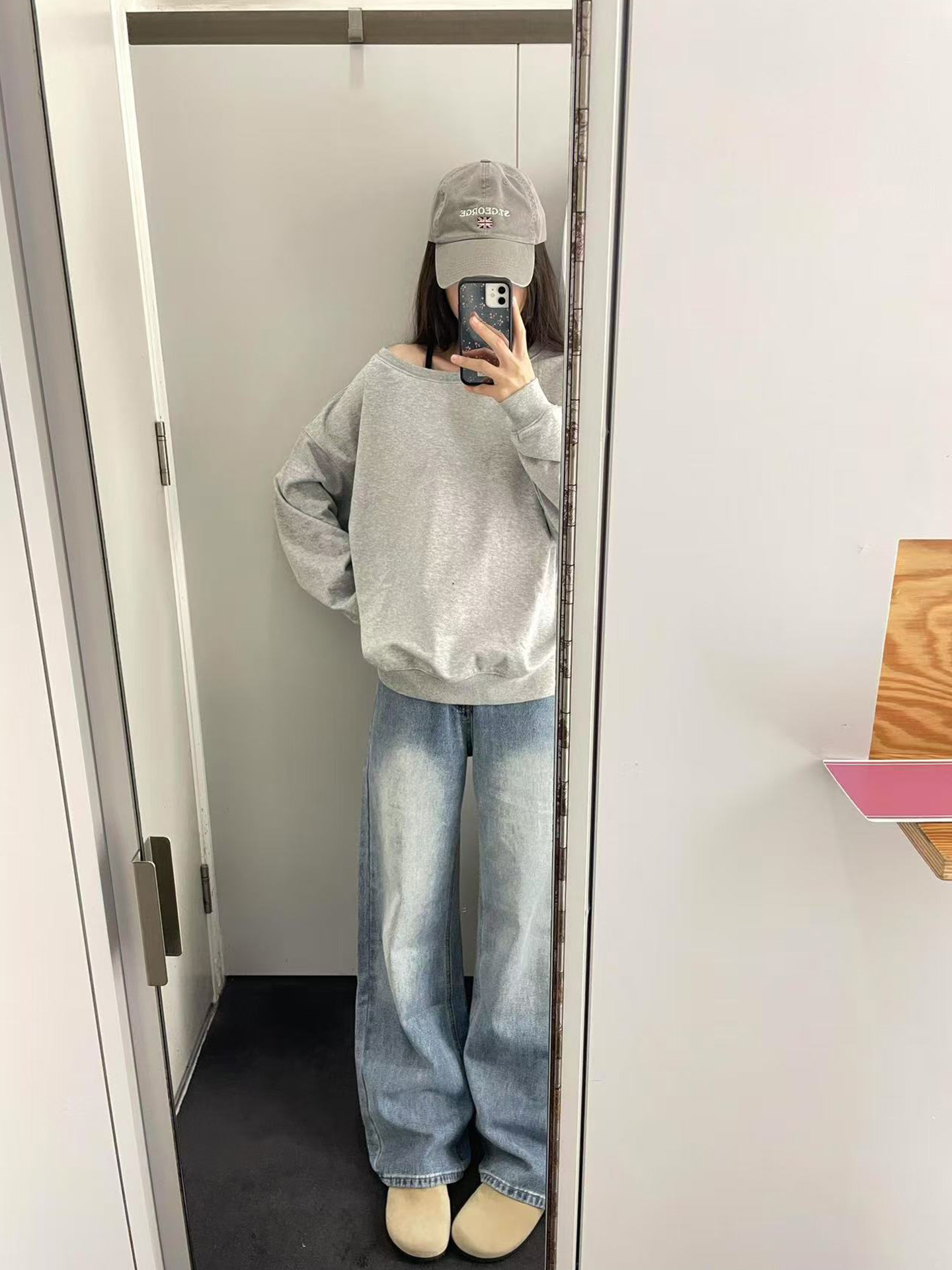 American High Street Style Off-Shoulder Long-Sleeve Sweatshirt for Women, Autumn 2025 New Loose and Lazy Chic Versatile Thin Top