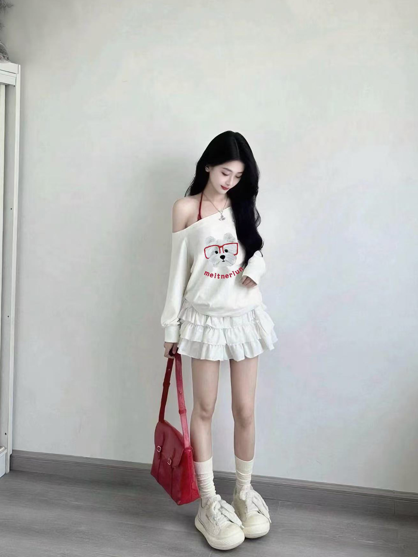 American High Street Style Off-Shoulder Long-Sleeve Sweatshirt for Women, Autumn 2025 New Loose and Lazy Chic Early Autumn Thin Top