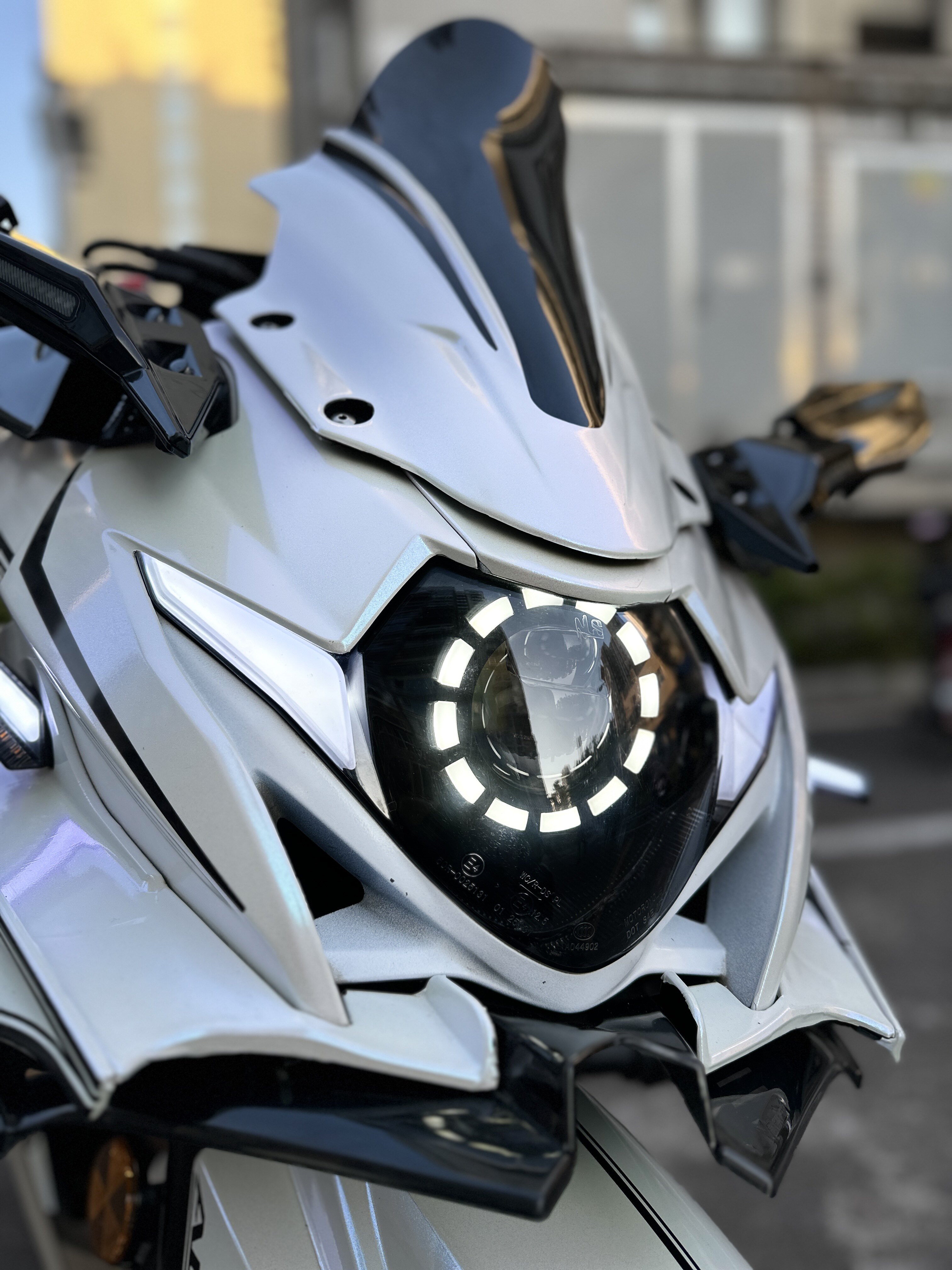 灯光老定制改装铃木GSX250r单色天使眼大灯总成 LED激光双光透镜