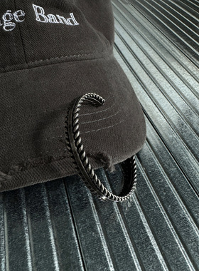 雀斑男装新款麻花编织开口手镯男复古ins时尚潮流钛钢手环男女