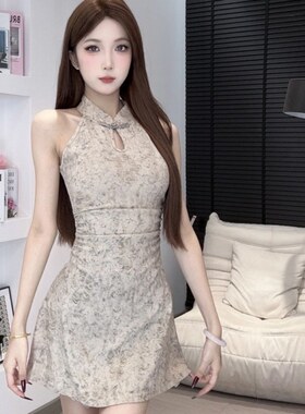 新中式复古风挂脖露肩小众设计感修身显瘦无袖连衣裙2025夏季新款