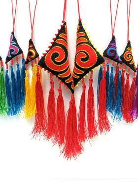 四川凉山彝族绣包手工艺品特色民族手绣香包挂件车挂件三角包饰品