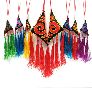 四川凉山彝族绣包手工艺品特色民族手绣香包挂件车挂件三角包饰品