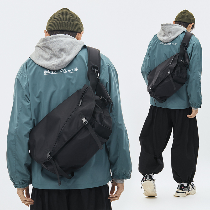 时尚日系斜挎包男款大容量工装包