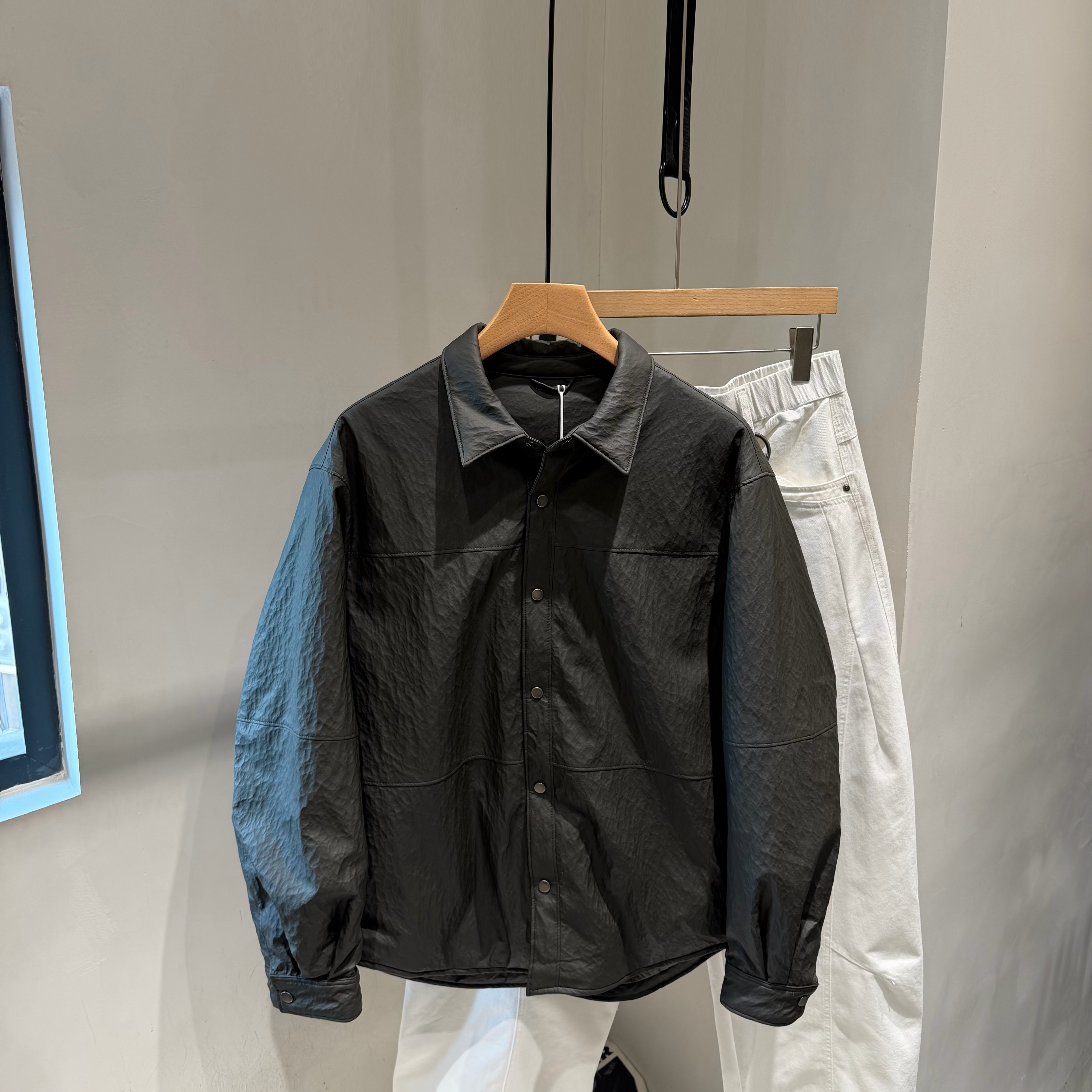 INTROVERT 复古肌理感翻领PU皮羽绒服90白鸭绒百搭轻薄羽绒衣外套