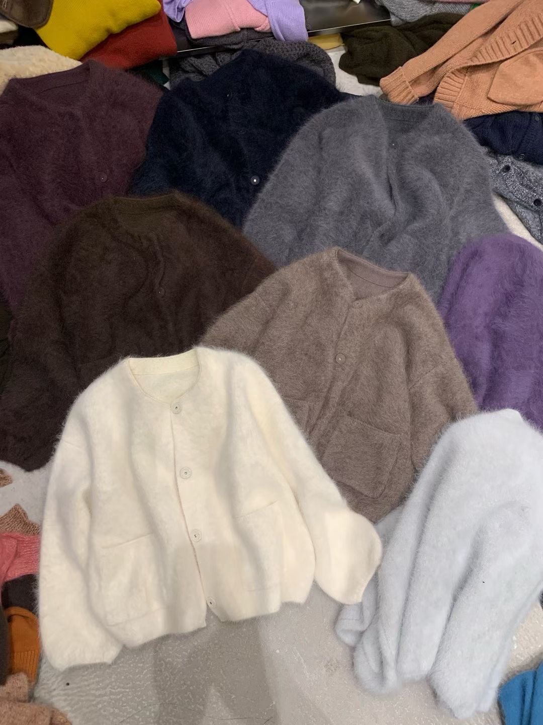 Mone 2025冬季新款韩系简约百搭圆领长毛浣熊绒开衫