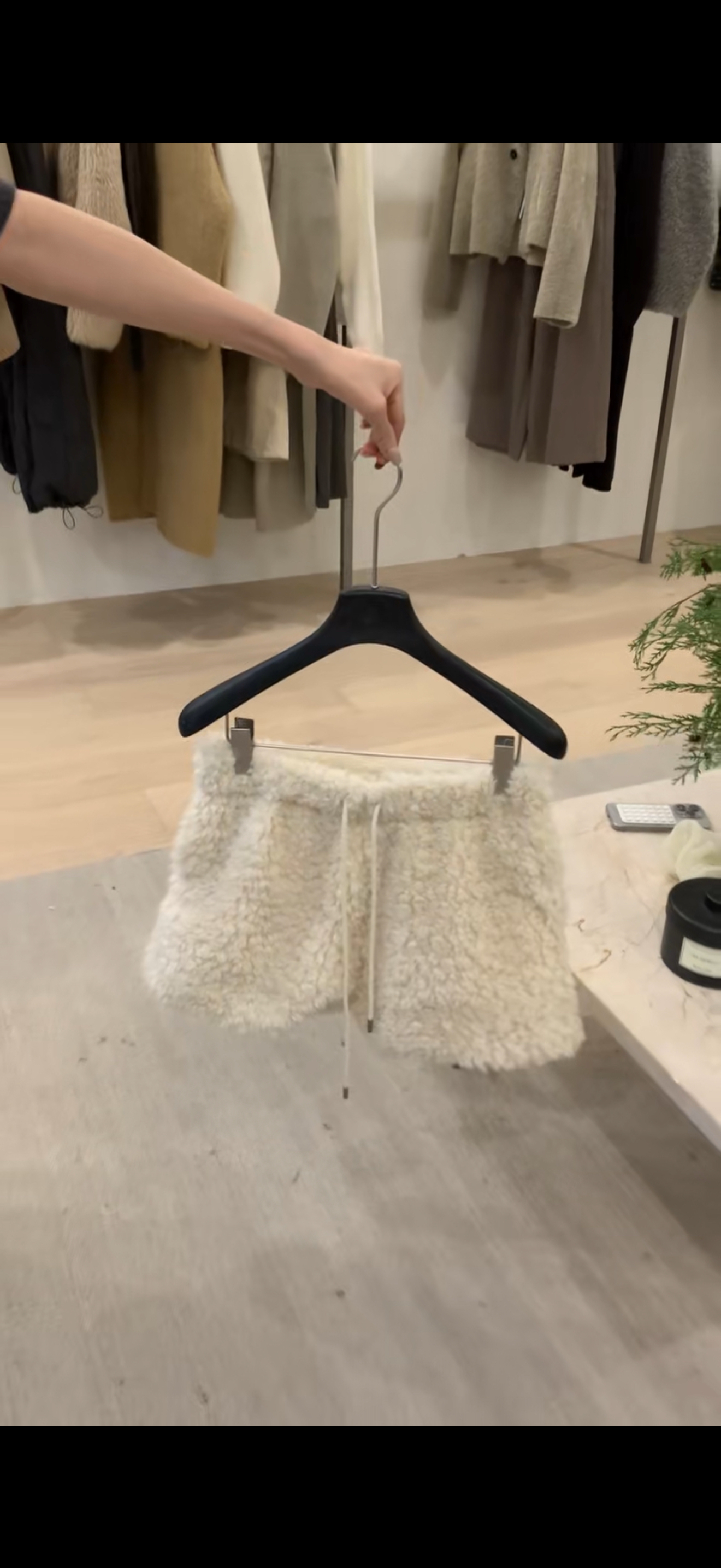 Focuse 2025冬季新款韩系简约百搭松紧腰抽绳羊羔毛短裤