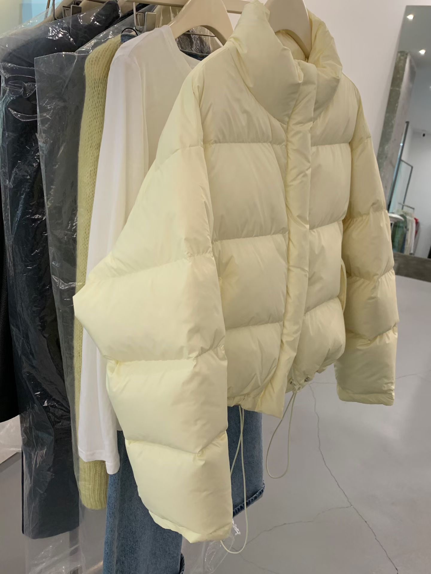 See 2025冬韩代简约百搭立领抽绳短款羽绒服