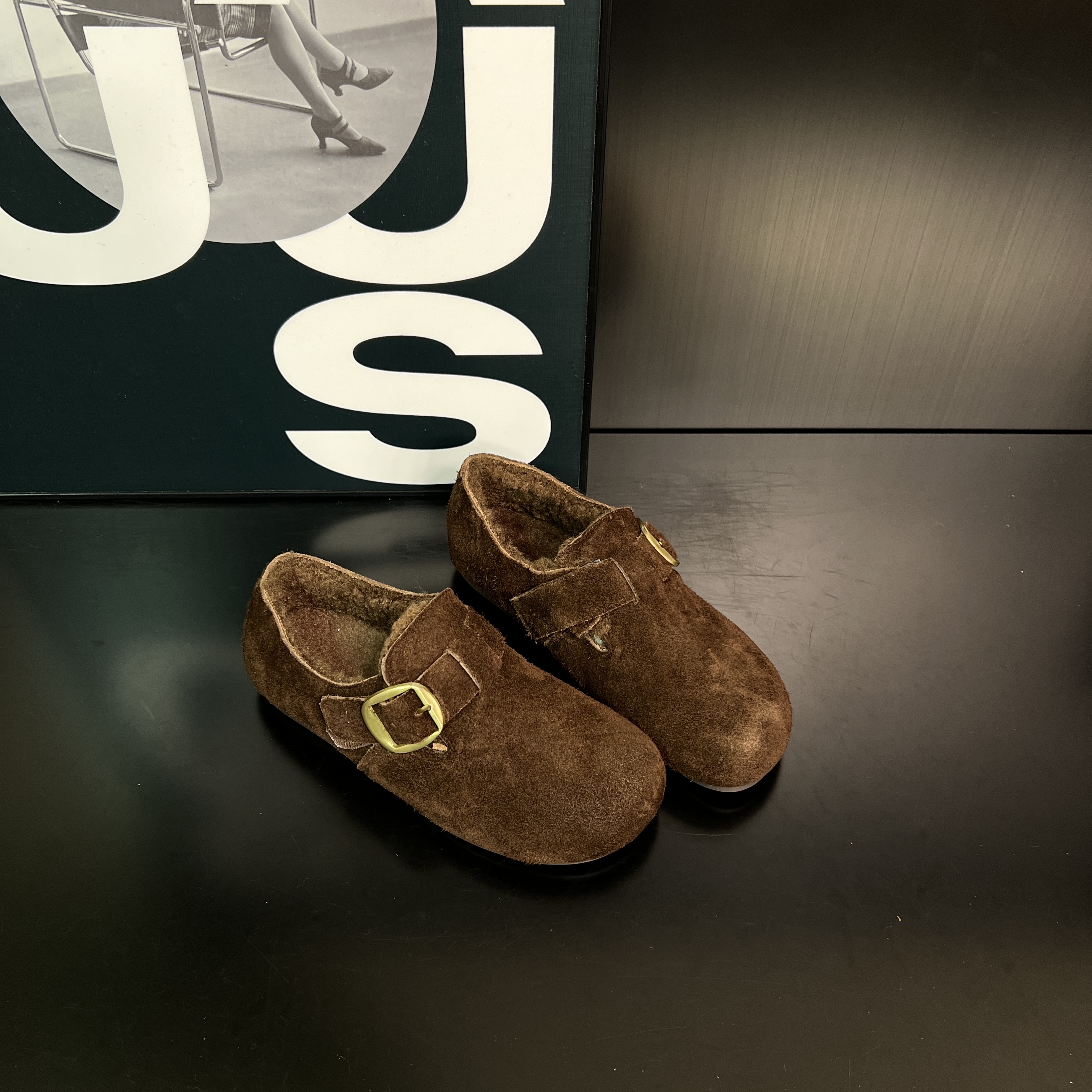 磨砂牛皮勃肯鞋加绒平底软头2025法式皮带扣雪地拖鞋一脚蹬网红款