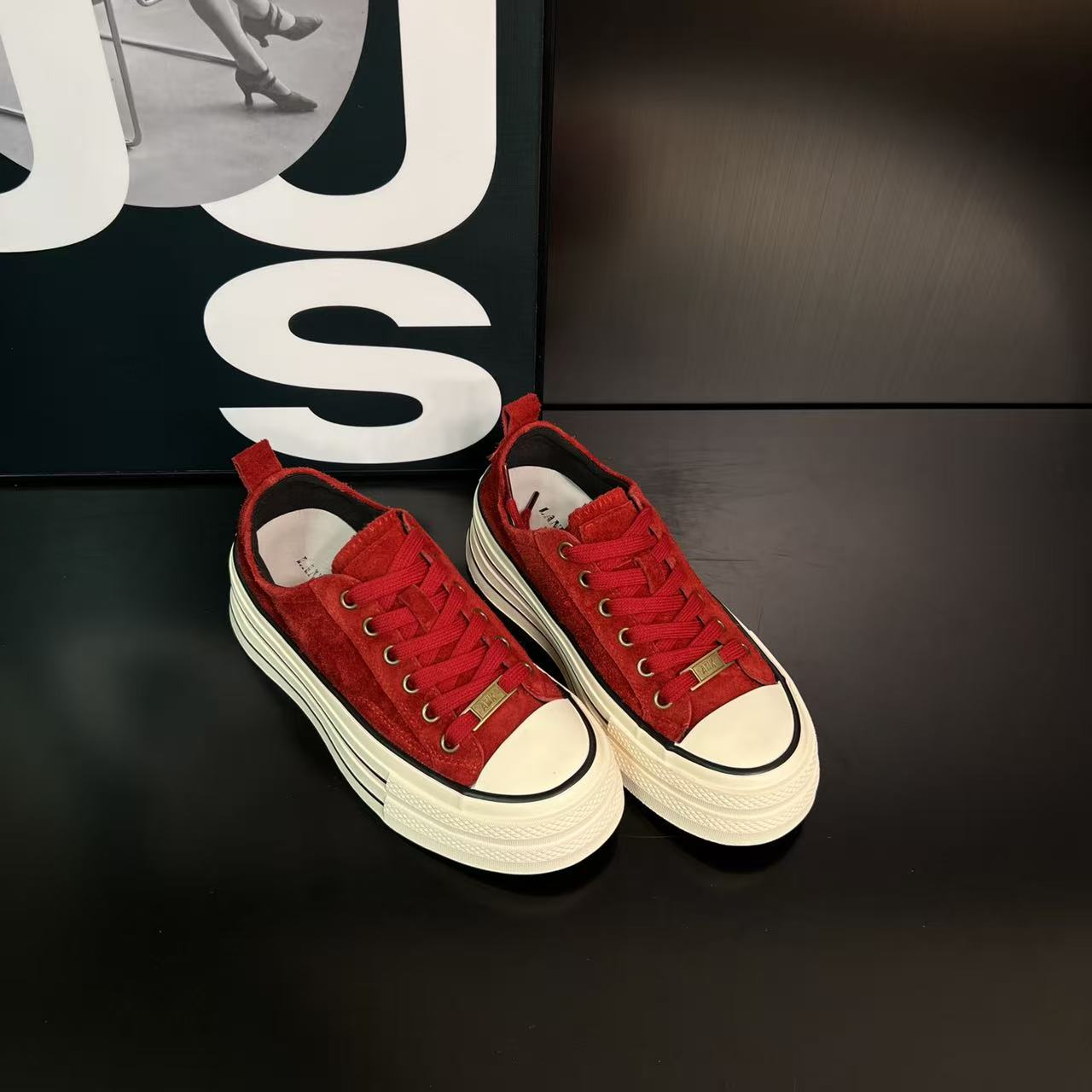 欧洲站厚底红色帆布鞋2025秋季新款圆头磨砂皮松糕鞋休闲板鞋女