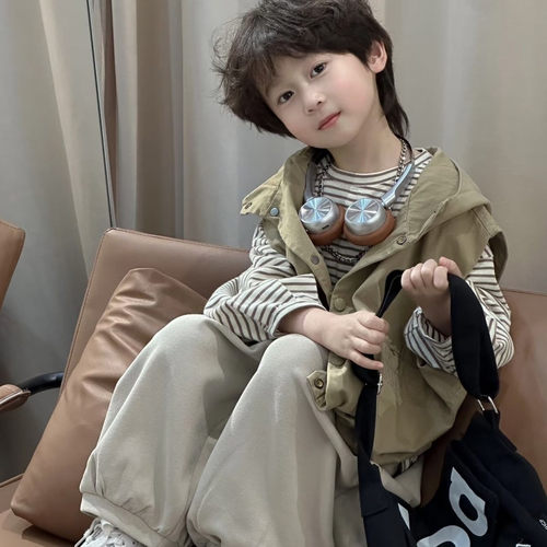 儿童春秋男童2026百搭连帽套装新款工装灯笼裤马甲条纹韩版三件套