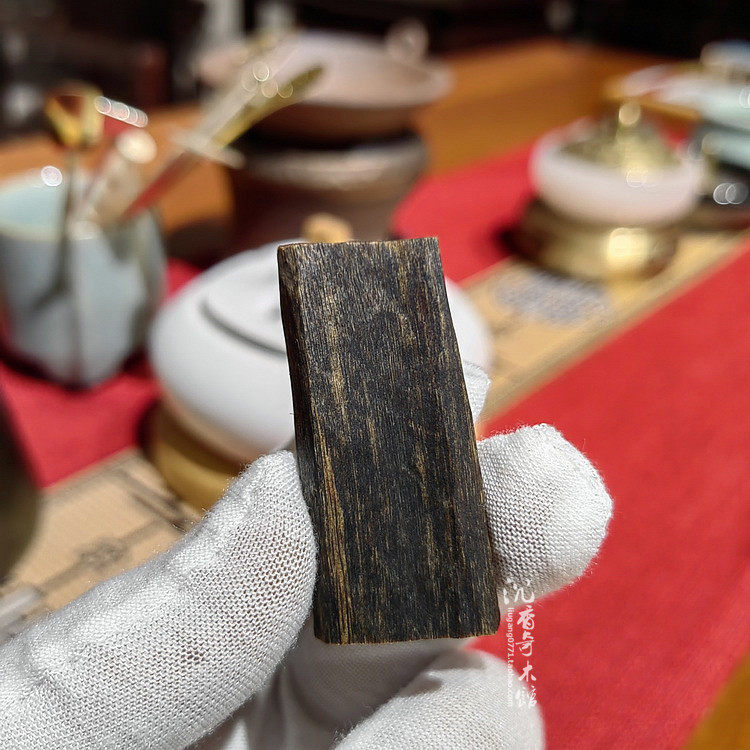 芽庄天然野熟结沉水奇楠沉香原材棋楠素牌雕刻香道熏香料项链吊坠