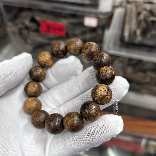 芽庄天然老料沉香手串15mm14颗