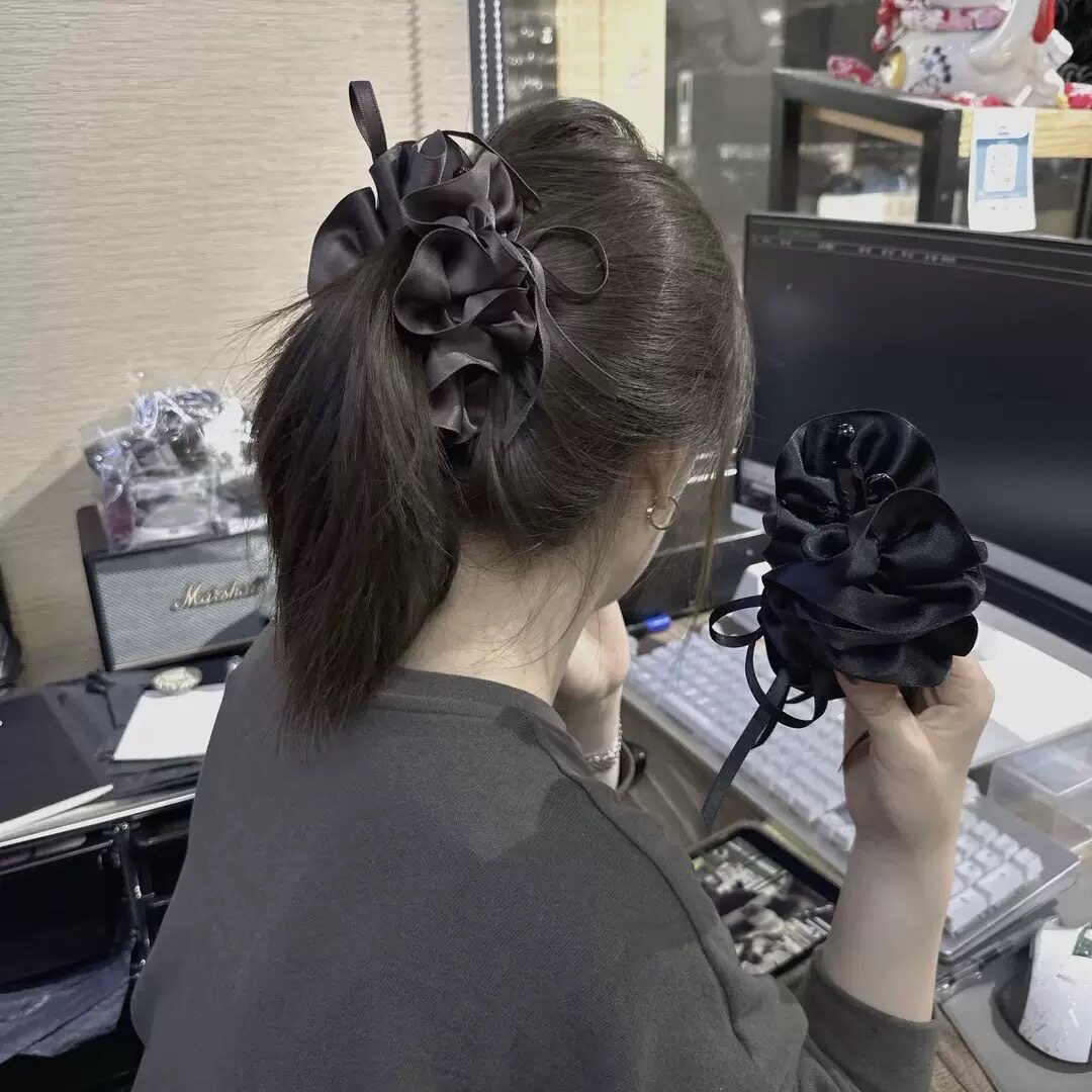 韩国东大门花苞香蕉夹褶皱缎面