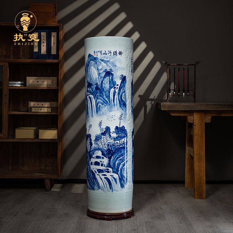 雕刻手绘青花陶瓷摆件