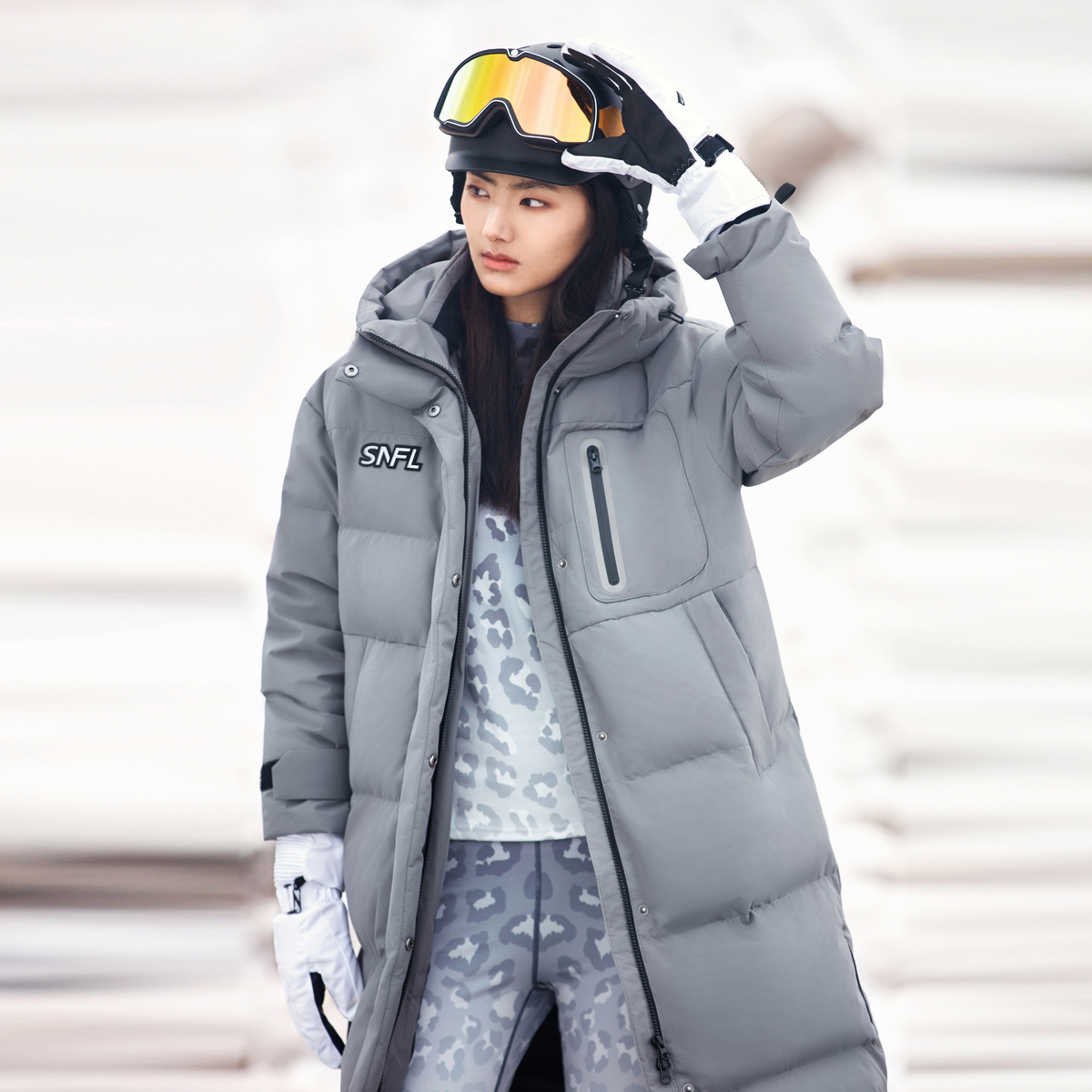 长款羽绒服雪中飞户外运动