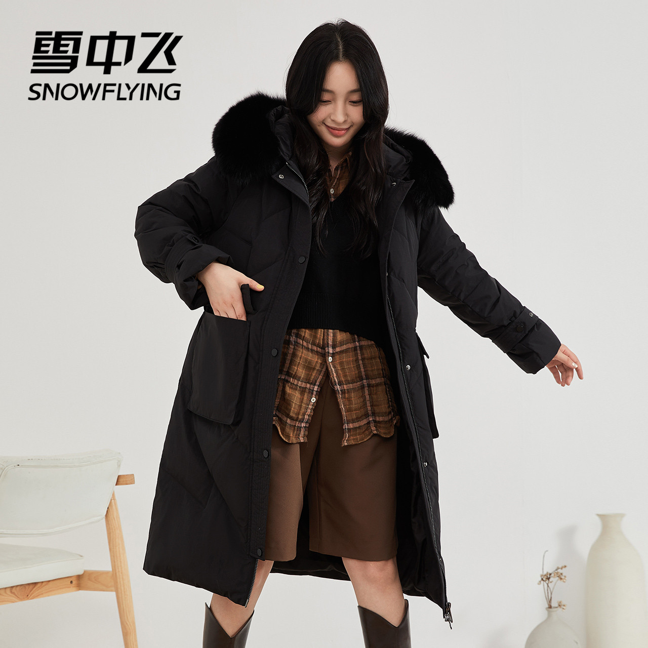 雪中飞2023秋冬廓形后背收腰羽绒服狐狸毛领加厚保暖中长款外套女