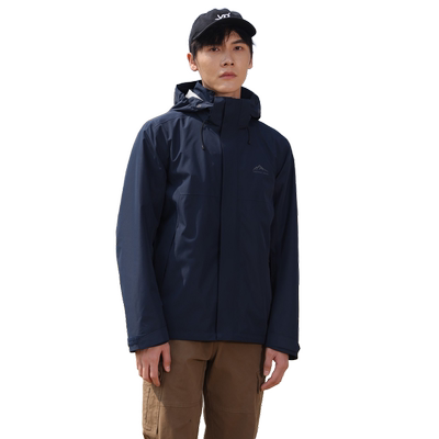 男女冲锋衣雪中飞春秋青年情侣