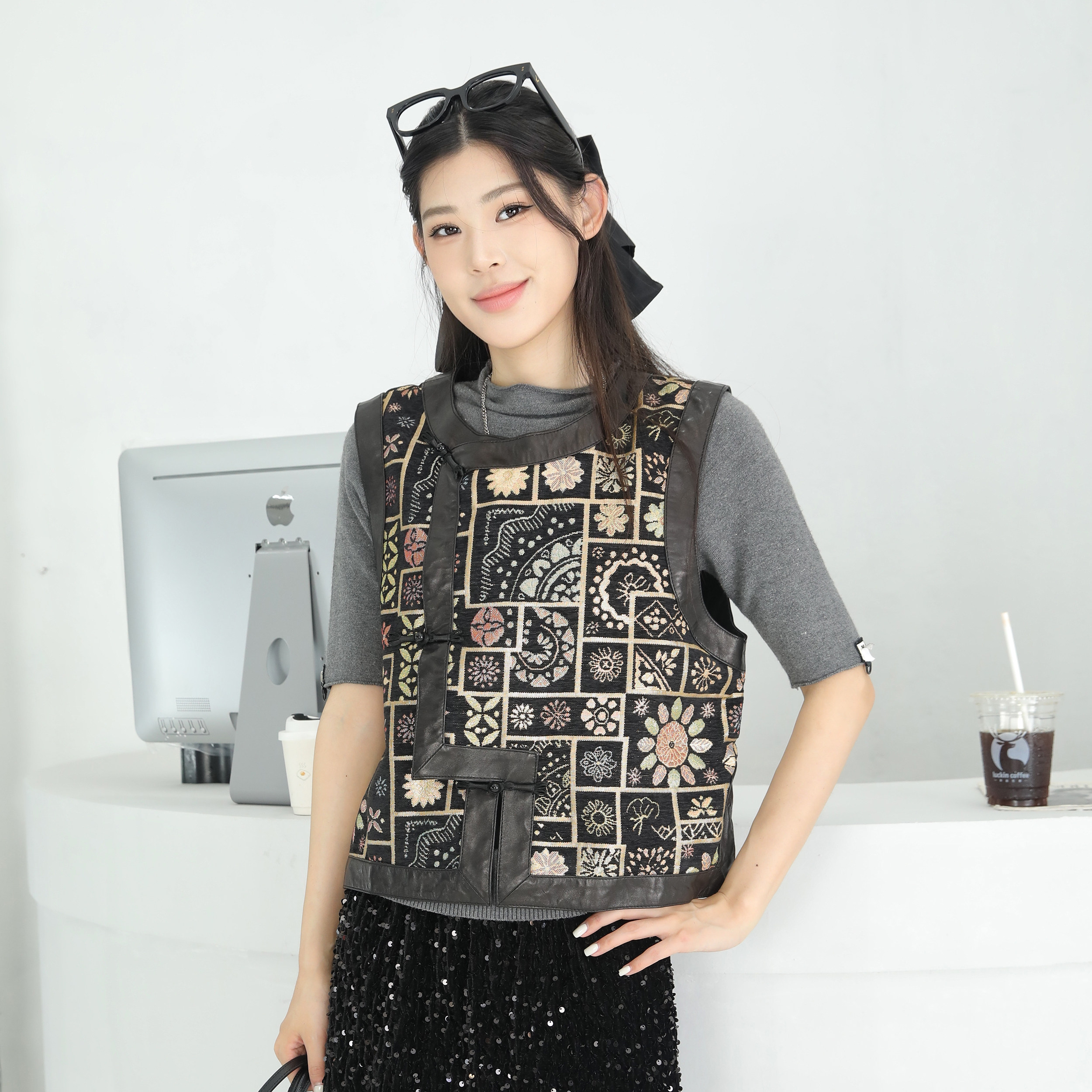 新中式真皮绵羊皮刺绣马甲女秋冬