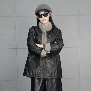 真皮皮衣女中长款2025冬季新款水貂围巾领黑蜡皮显瘦风衣鹅绒外套