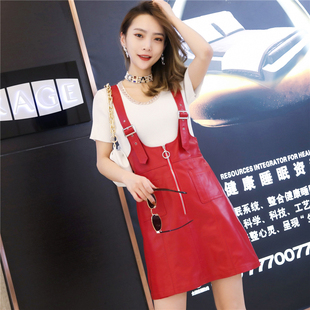吊带连衣裙女2025秋冬季新款绵羊皮中长款皮裙红色高腰修身中长裙