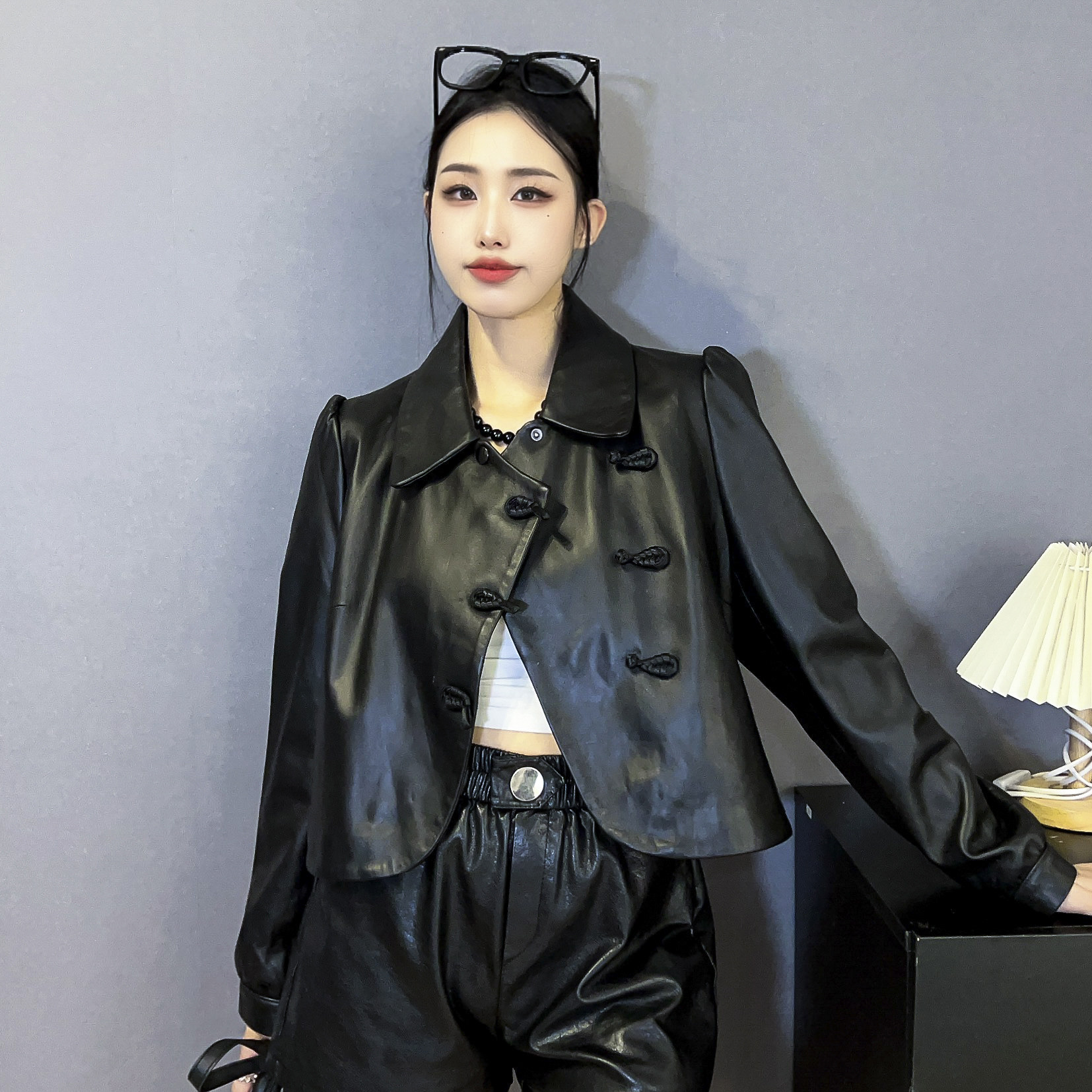 皮衣女短款2025年秋季新款绵羊皮复古长袖上衣真皮黑色翻领短外套