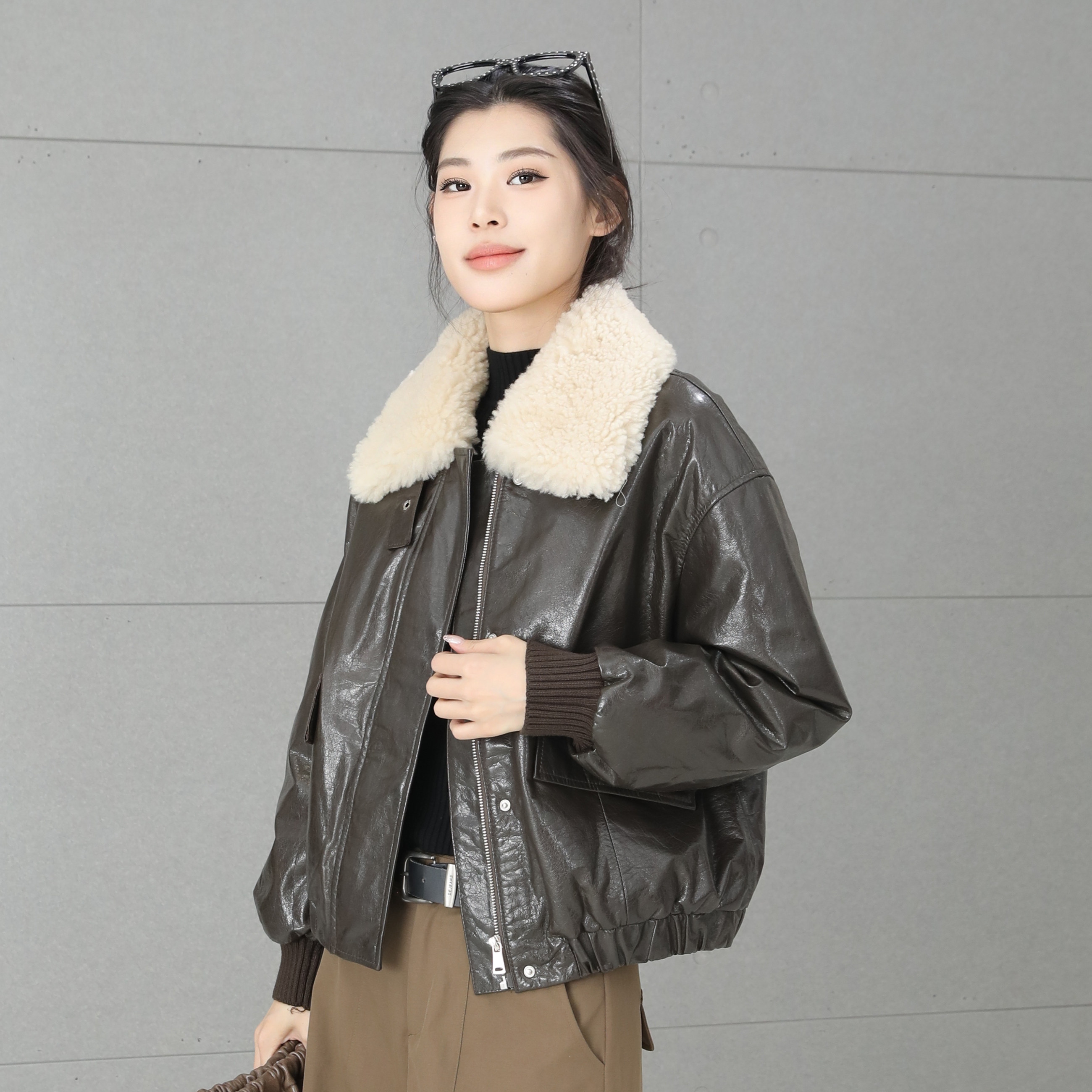酷飒真皮加绒羊羔毛领短款皮衣女
