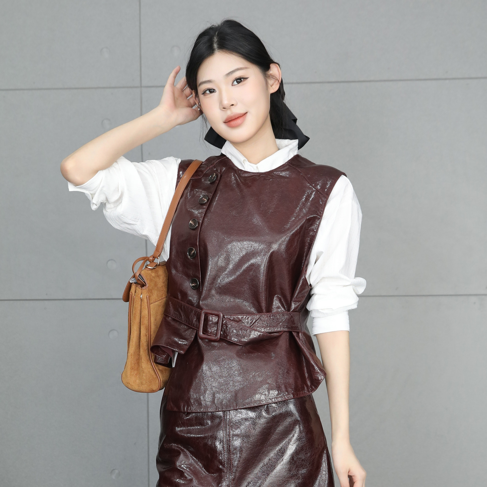 复古风真皮马甲女短款油蜡皮咖色圆领一排扣收腰外搭背心春季坎肩