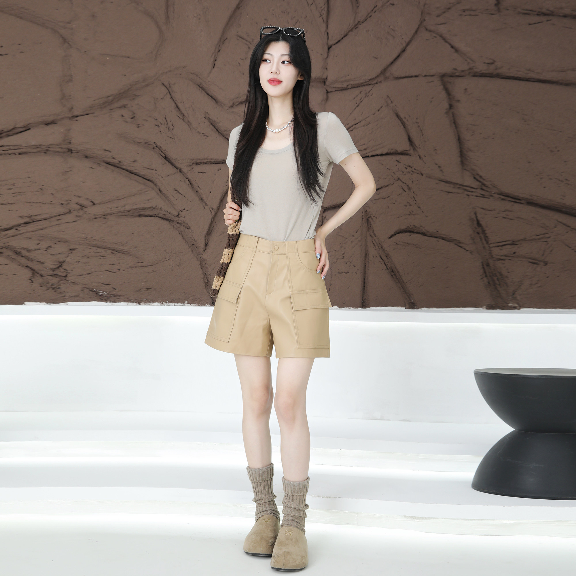 杏色绵羊皮高腰显瘦工装短裤女