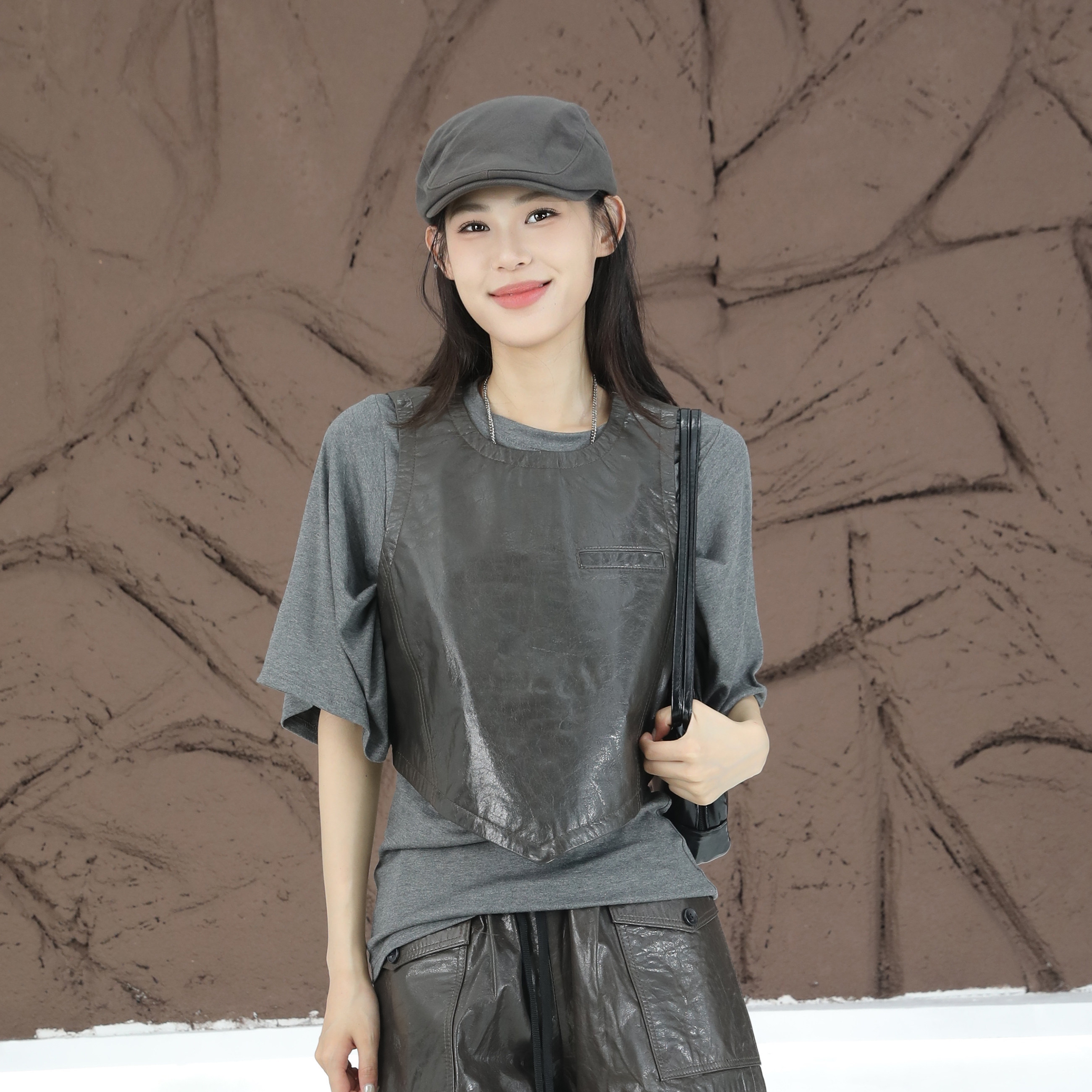 酷感真皮尖角短款马甲女大象灰
