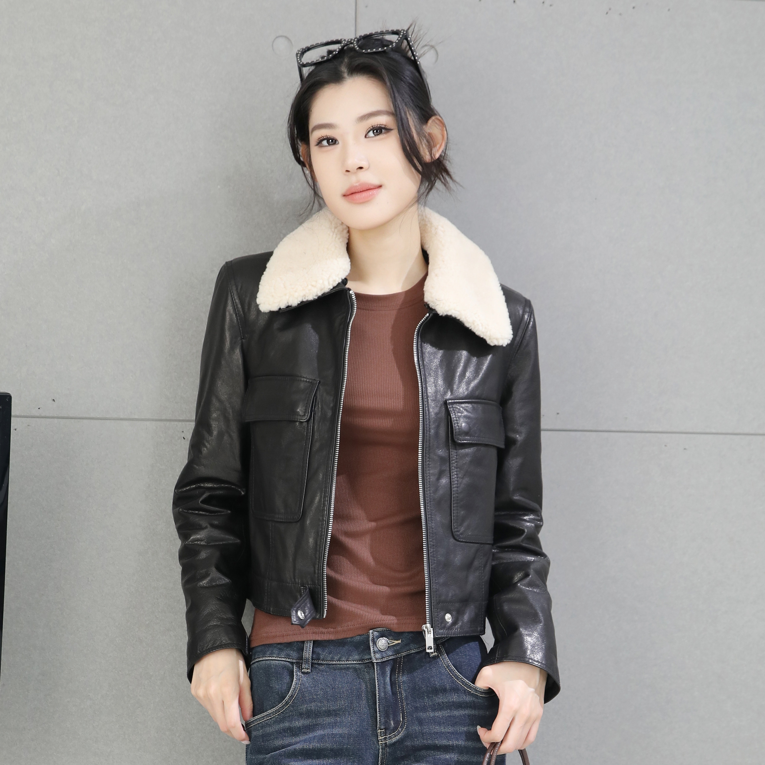 真皮羊羔毛领保暖短款机车皮衣女