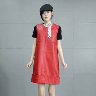 红色连衣裙女2025秋季新款绵羊皮圆领皮裙真皮韩版中裙气质背心裙