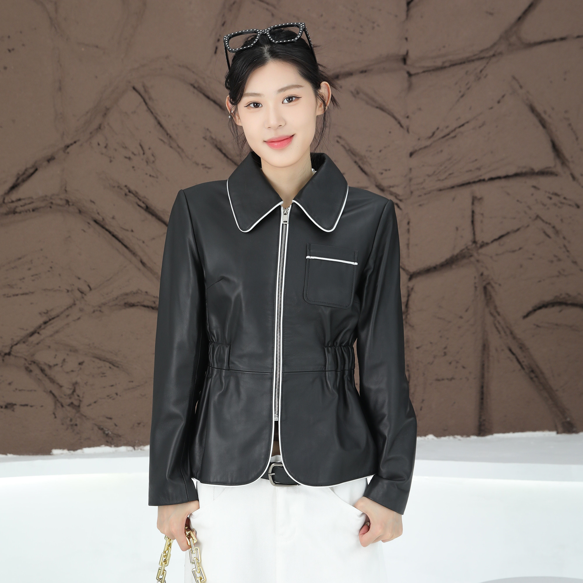 黑色绵羊皮短款收腰显瘦皮衣女