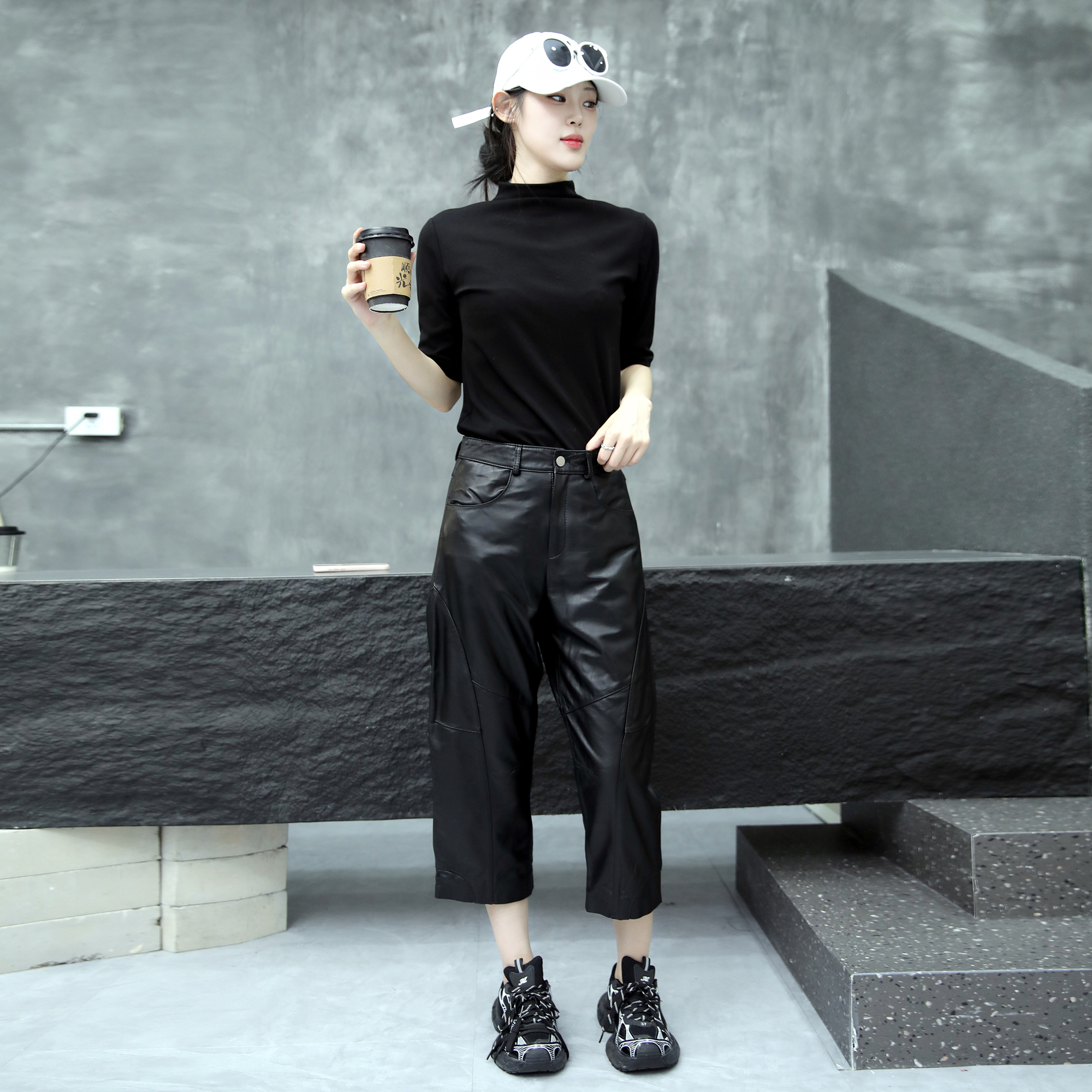 2025年秋季新款黑色直筒裤