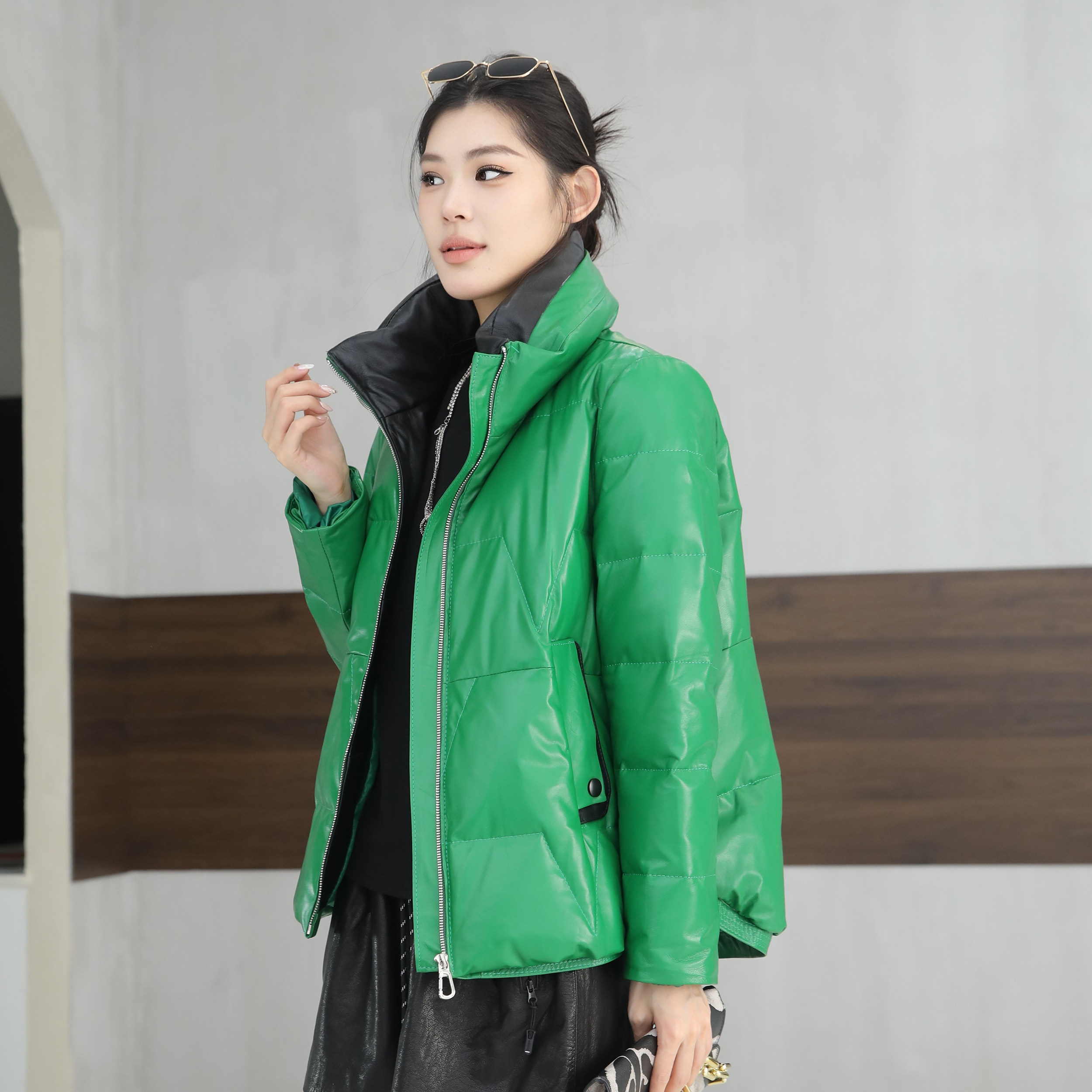 绿绵羊皮立领短款保暖皮衣女款