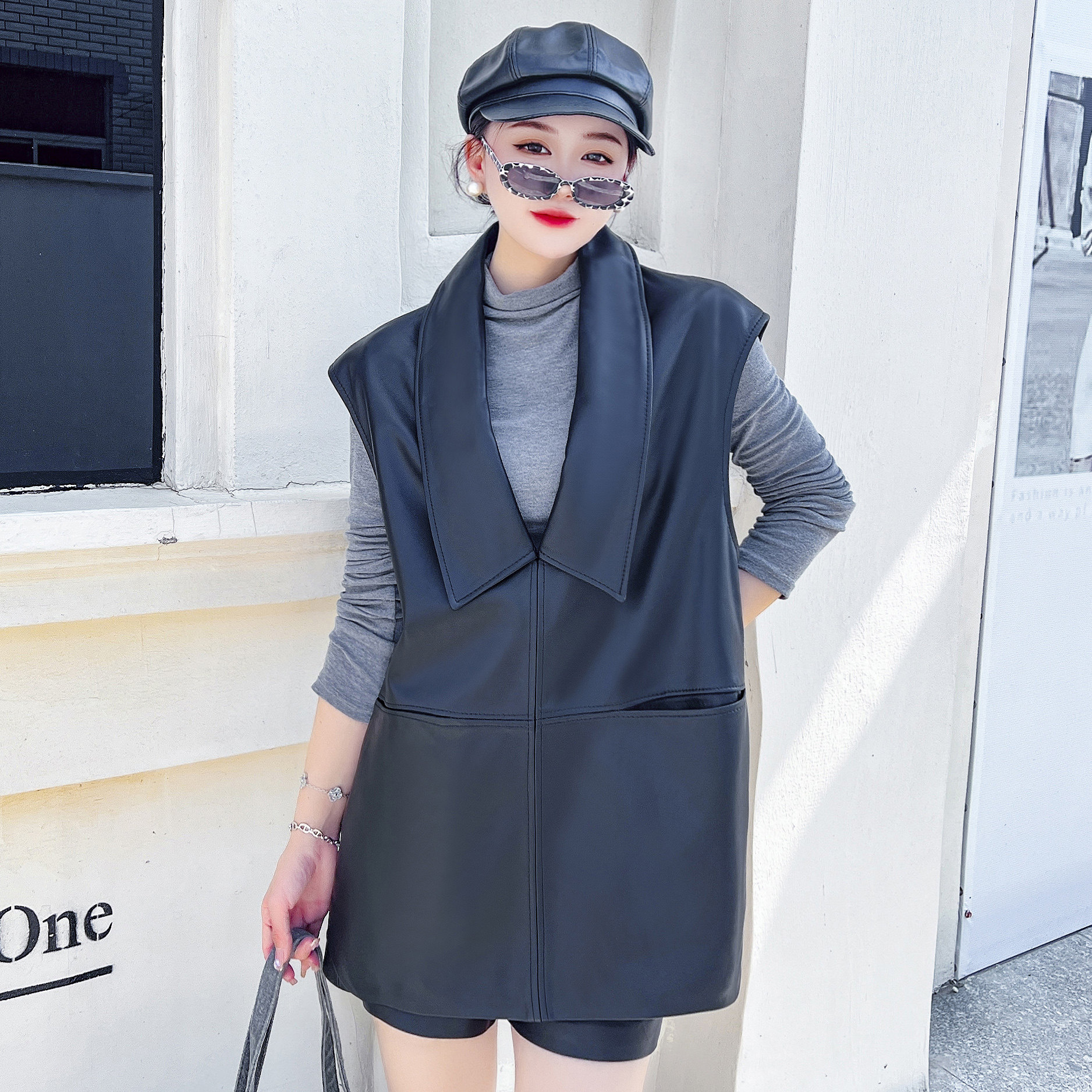 连衣裙女2025年秋季新款绵羊皮黑色方领皮裙真皮中长款无袖背心裙