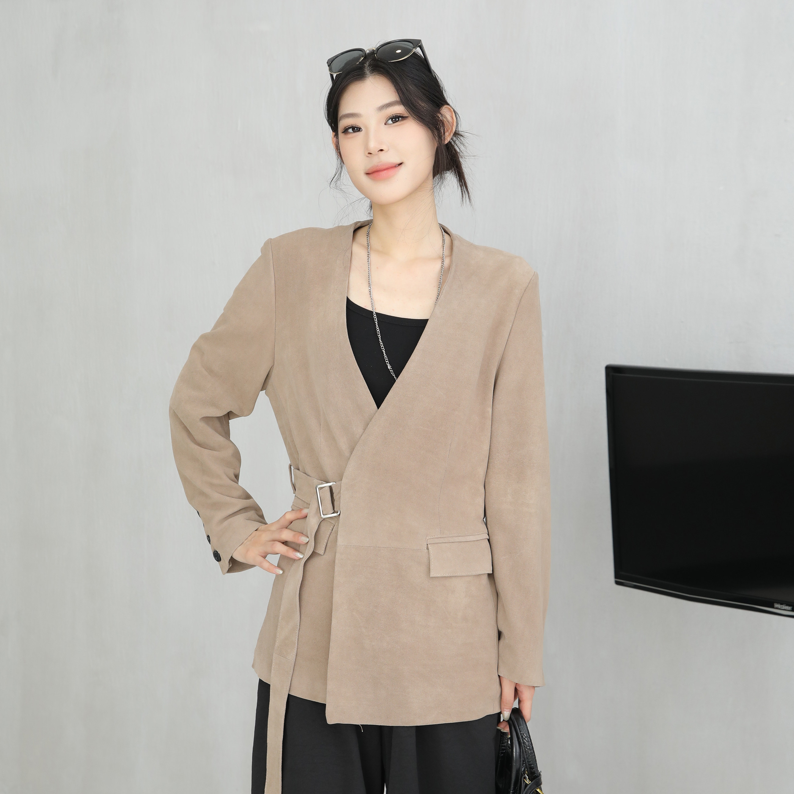 老钱风反绒真皮系带收腰皮衣女