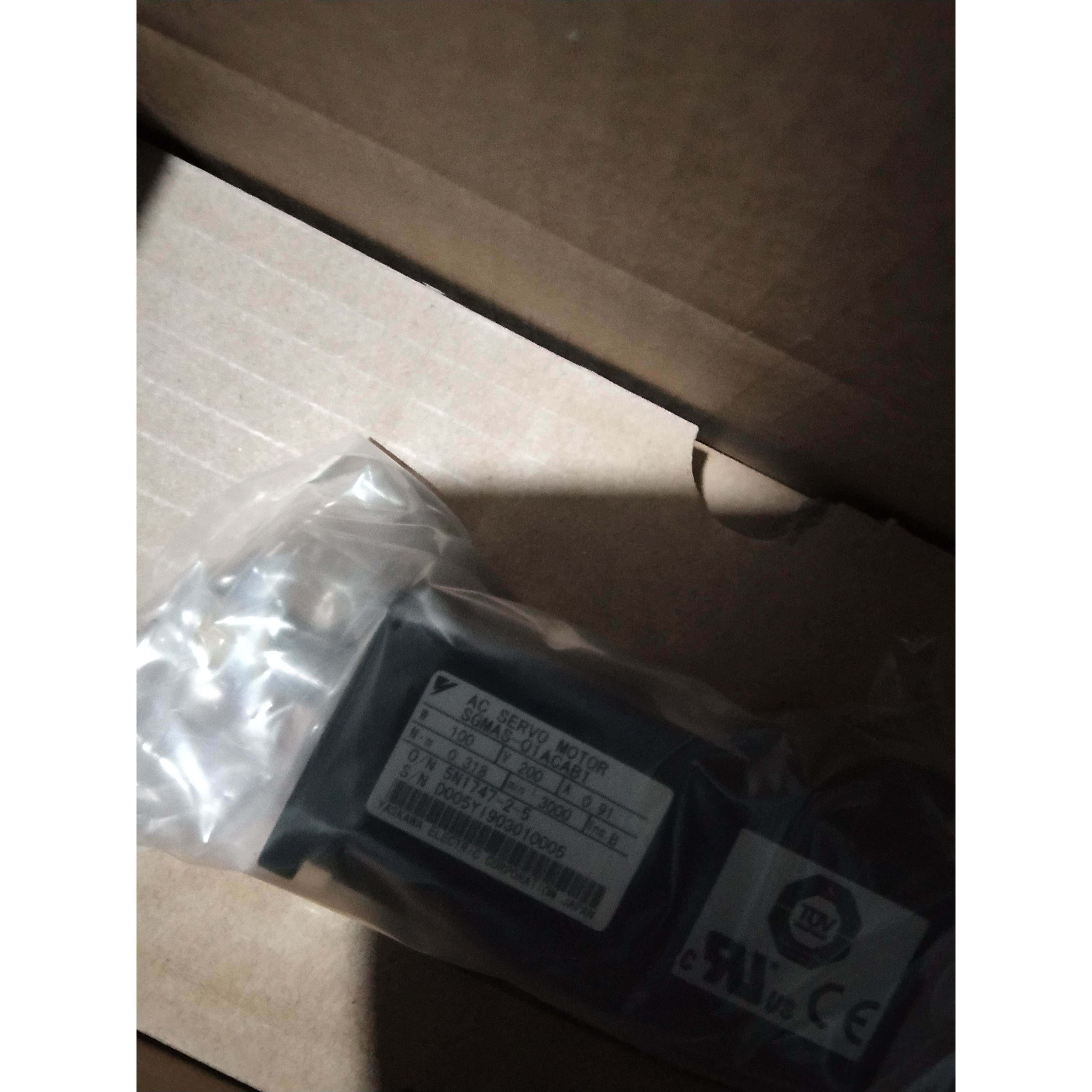 全新原装伺服电机SGMAS-01ACAB1大量现货供应质保一年秒发议价