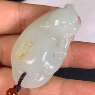 新疆和田玉籽料瑞兽挂件（蒋永葆老师作品带证书）