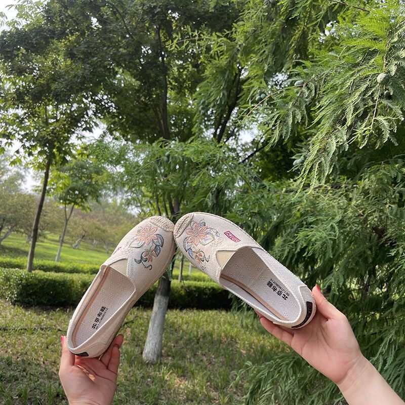春秋一脚蹬老北京布鞋女刺绣女鞋透气复古软底妈妈鞋渔夫鞋帆布鞋