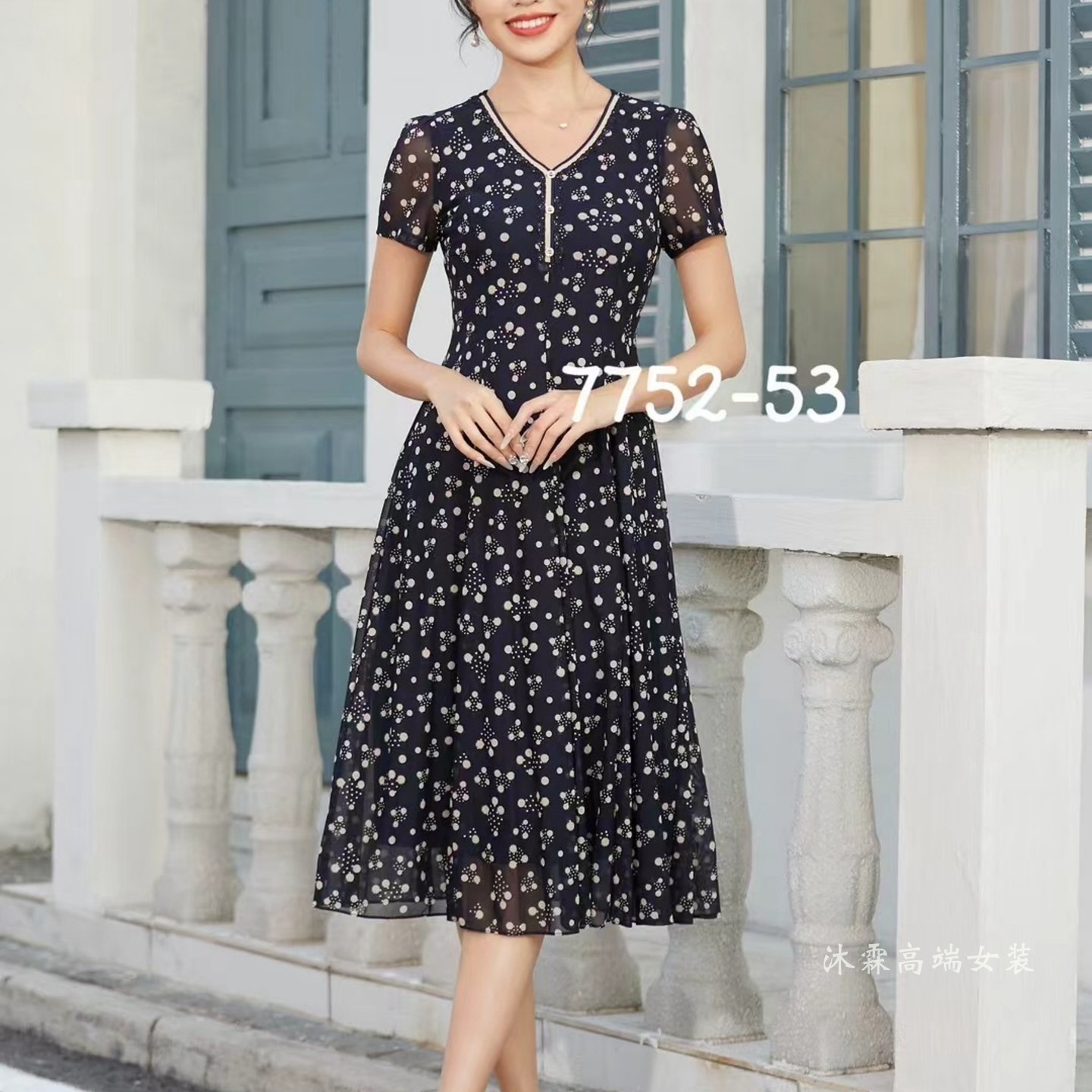 隆穈丝2025夏季新款台湾纱料凯永连衣裙女装显瘦气质妈妈装7752