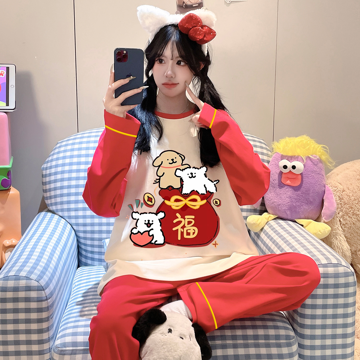 线条小狗睡衣女生2026马年本命年