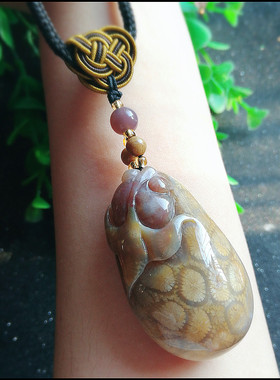 天然雕刻黄色珊瑚玉毛衣链吊坠