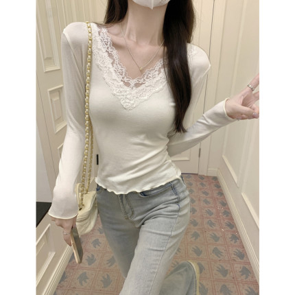 纯欲风蕾丝花边V领长袖T恤女秋冬新款内搭修身打底衫短款加绒上衣