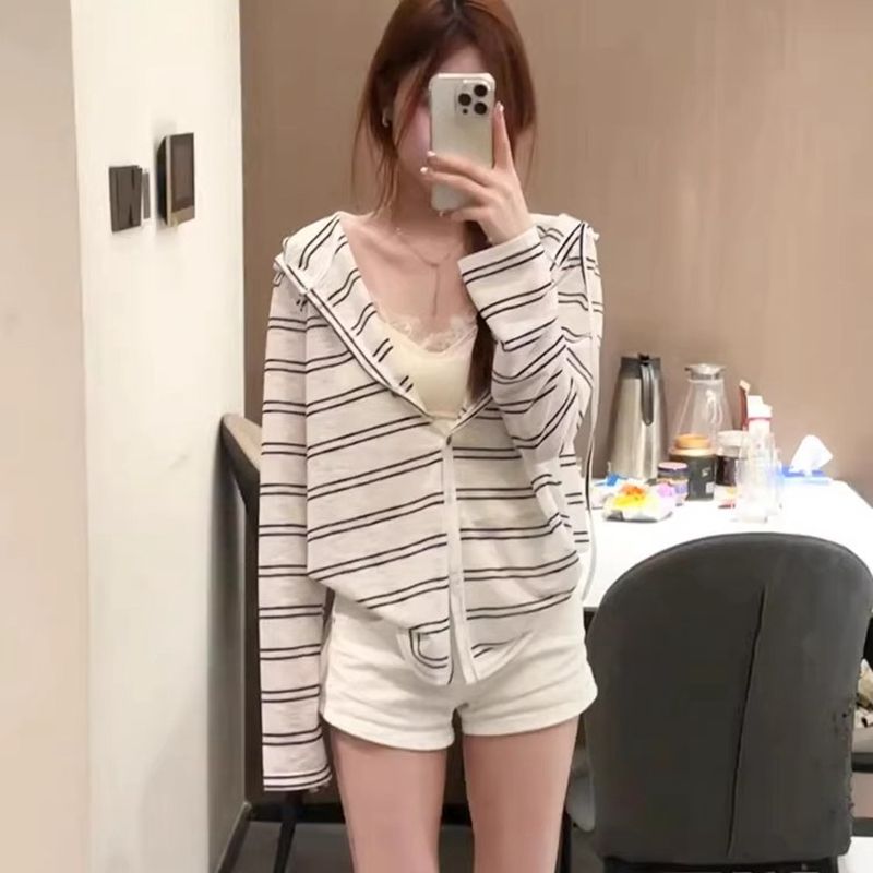 慵懒白色条纹连帽长袖外套女