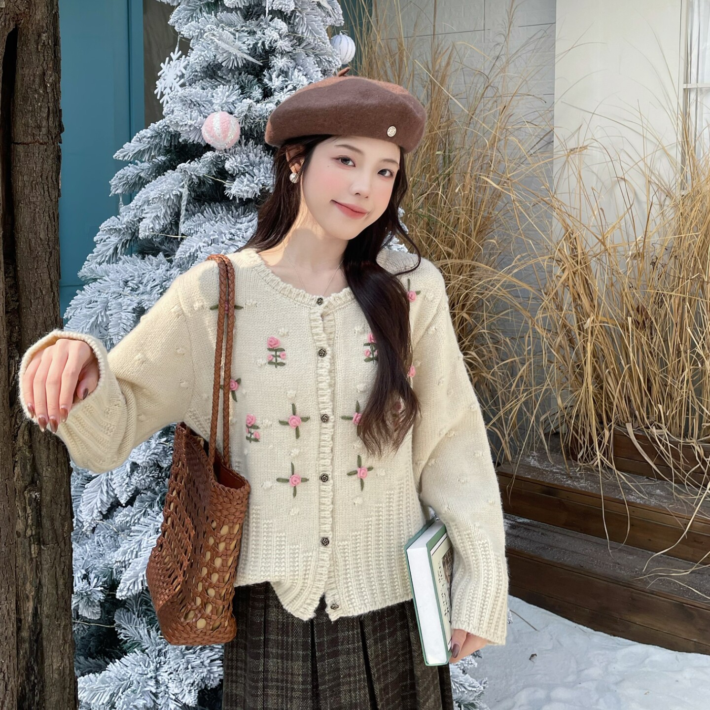 MOBAI默白 羊毛手工花朵刺绣古着毛衣女冬季复古圆领小众针织开衫,女装/女士精品,毛衣,淘宝优惠券,粉丝福利购,淘宝优惠卷